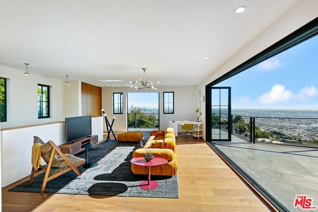 Building Photo - 2020 Cyprean Dr