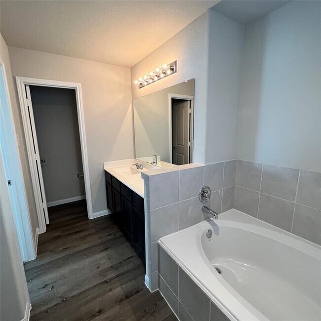 Building Photo - 25396 Grotto Falls Ln