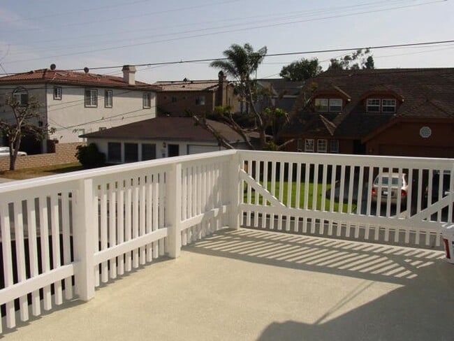Building Photo - ***Charming Two-Bedroom, Two Bath Home for...