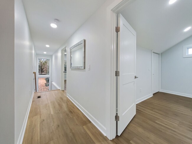 Building Photo - Minutes from Downtown Greenville in a Beau...