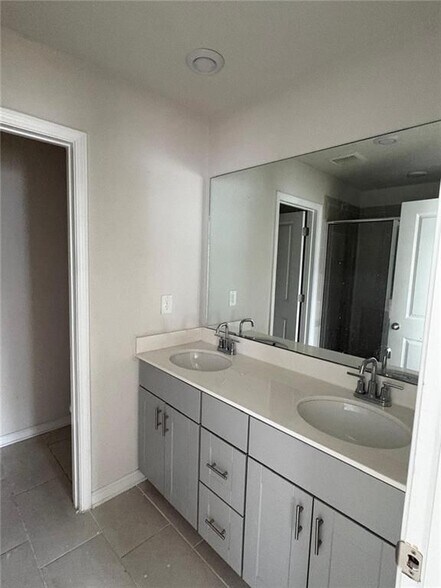 Building Photo - 1472 Villageside Ct