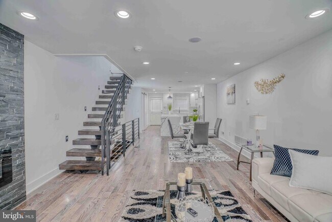 Building Photo - 2832 Edgemont St
