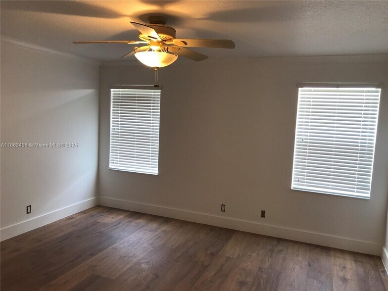 Building Photo - 4265 Pine Ridge Ct