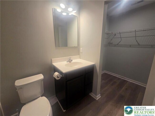 Building Photo - 2500 Alex Rd