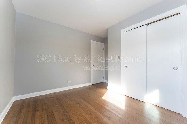 Building Photo - 390 Oak Ave