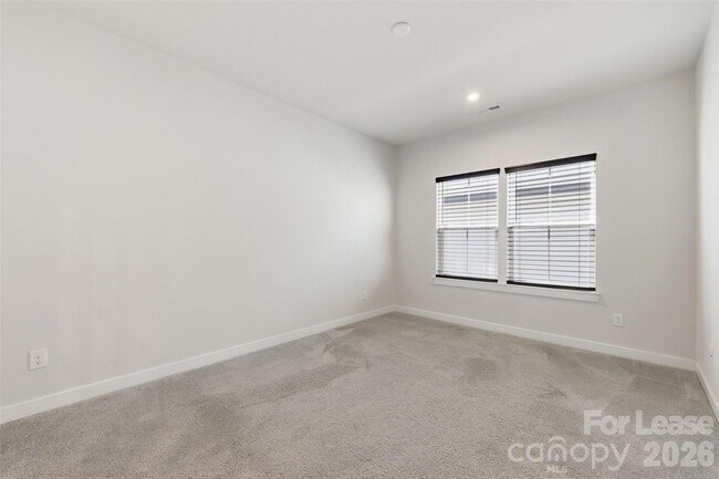Building Photo - 6425 Cumberland Dr