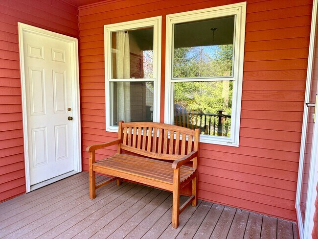 Building Photo - Meticulously Maintained 3BD/2.5BA Home in Quiet Westbrook Neighborhood!