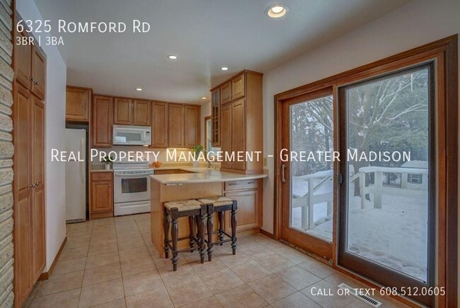 Building Photo - 6325 Romford Rd