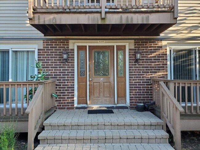 Building Photo - 833 Village Quarter Rd