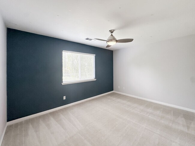 Building Photo - 32920 Northshire Cir