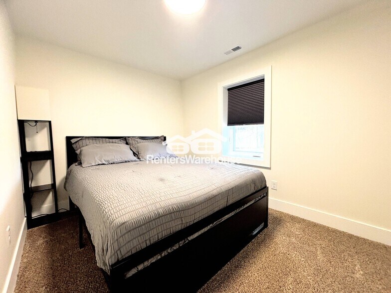 Building Photo - 4076 Indianola Ave