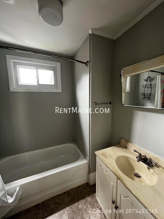 Building Photo - 17 Hudson St