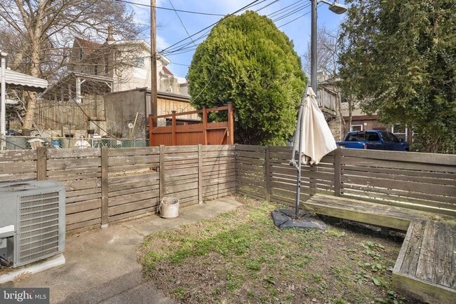 Building Photo - 465 Ripka St