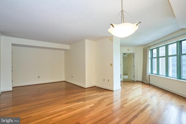 Building Photo - 1150 K St NW