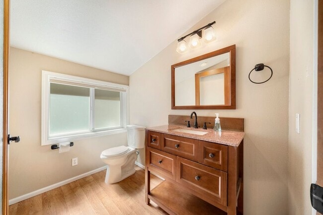 Building Photo - 14239 SE Fairoaks Ln