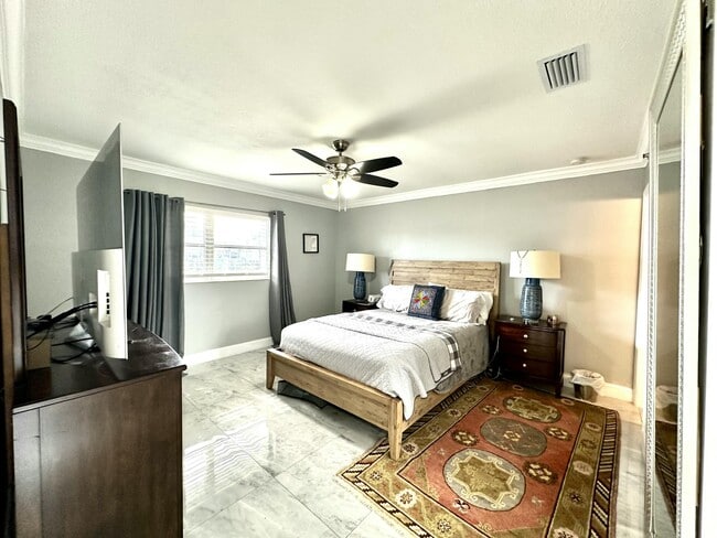 Building Photo - 2638 Gately Dr E