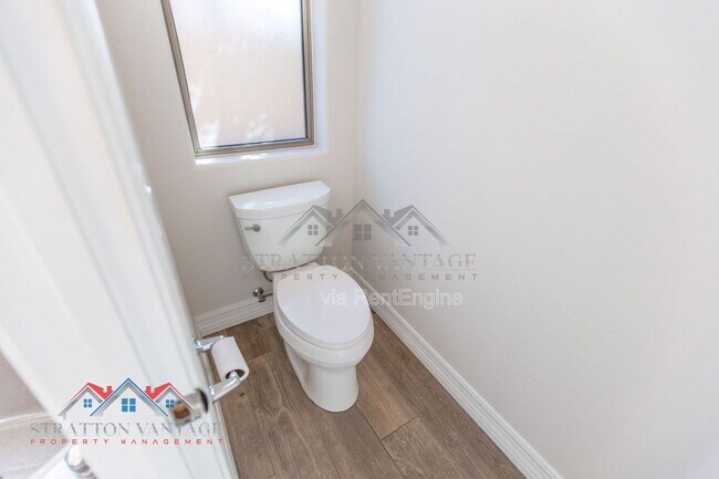 Building Photo - 661 E Julian Dr