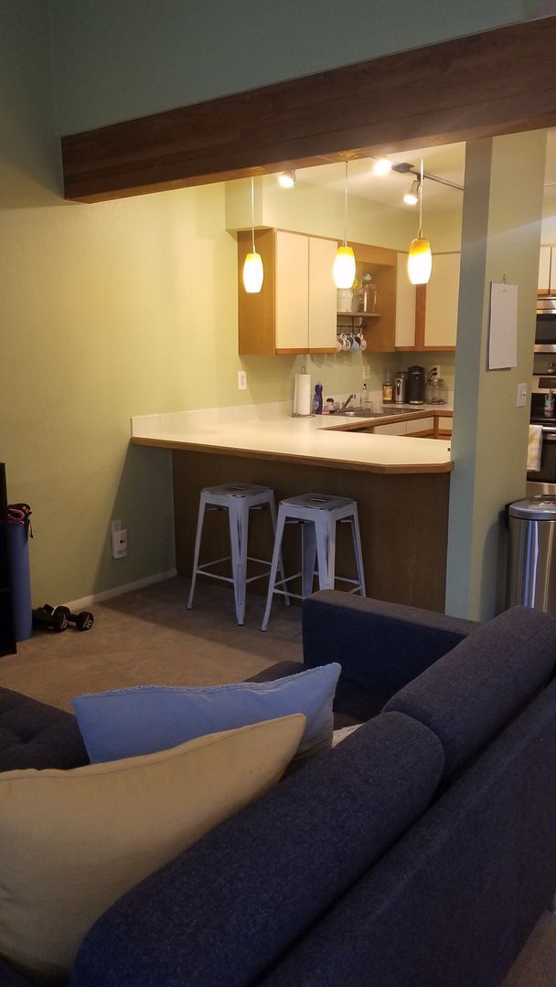 Building Photo - 1 Bedroom with Garage Available in August!