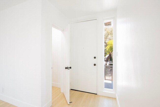 Building Photo - 3729 Glendon Ave