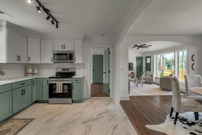 Building Photo - Secluded Remodeled Madison House