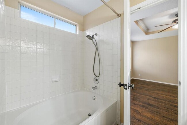 Building Photo - 104 Brentwood Dr