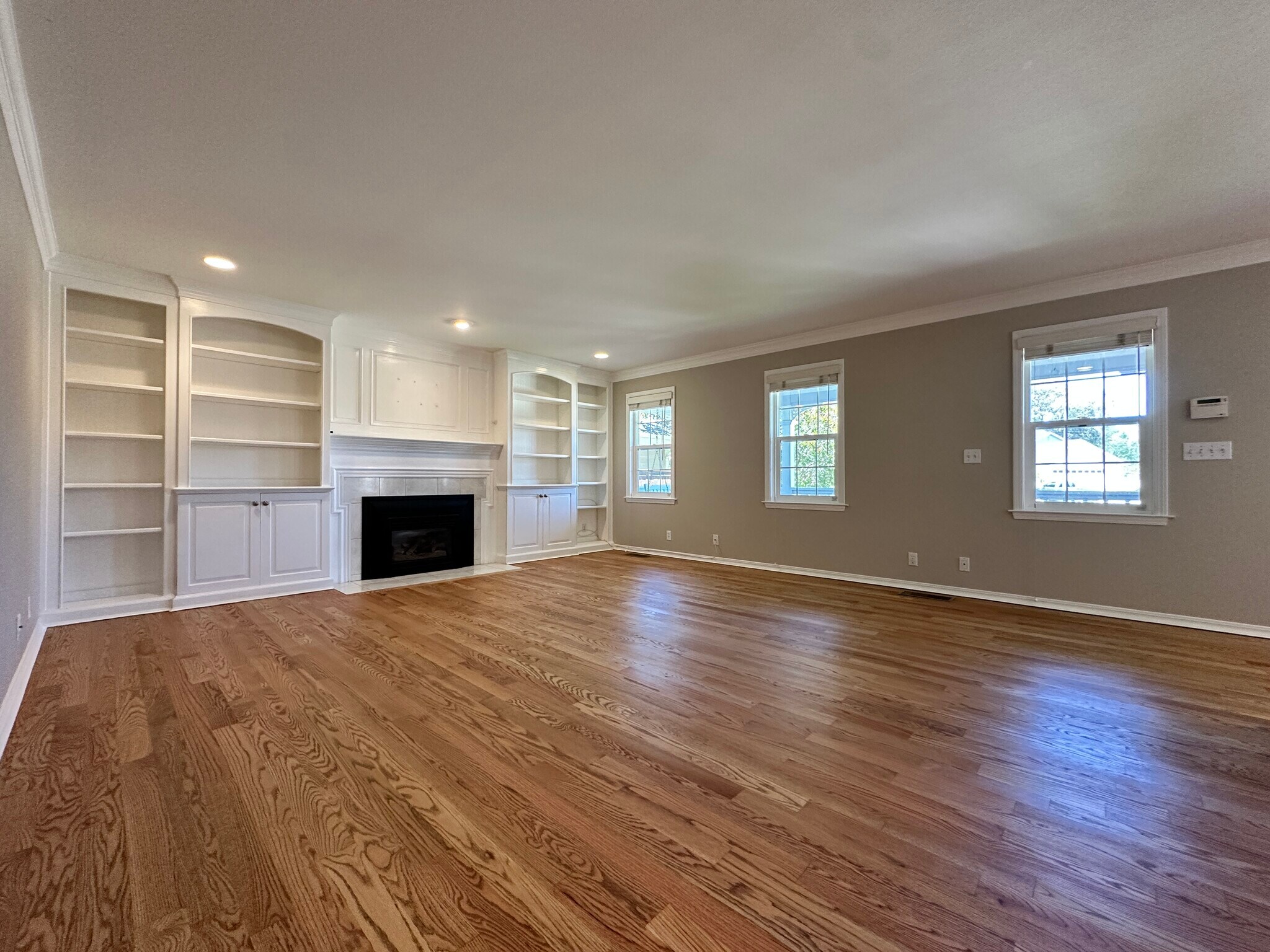 Building Photo - 604 Village Ct
