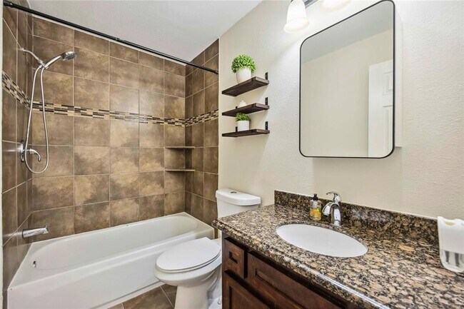 Building Photo - 3611 Drawbridge Dr