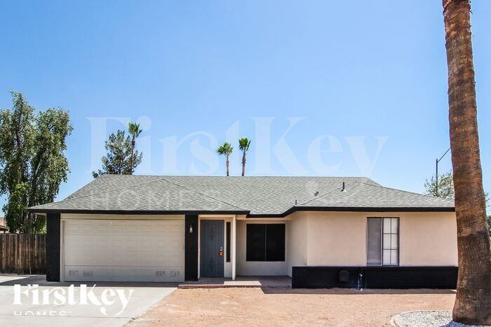 Primary Photo - 4237 W Grovers Ave