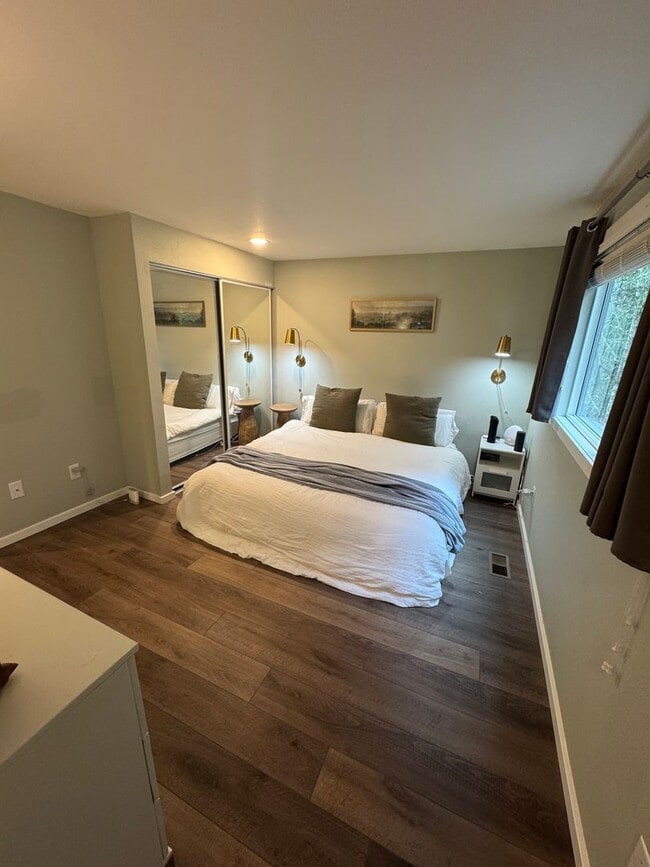 Building Photo - 3bd/3ba Edmonds Home