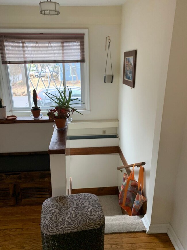 Building Photo - 3 bd/1.5 bath Charming Home just 4 blocks from IU Jacob's School of Music - Available August 2026!