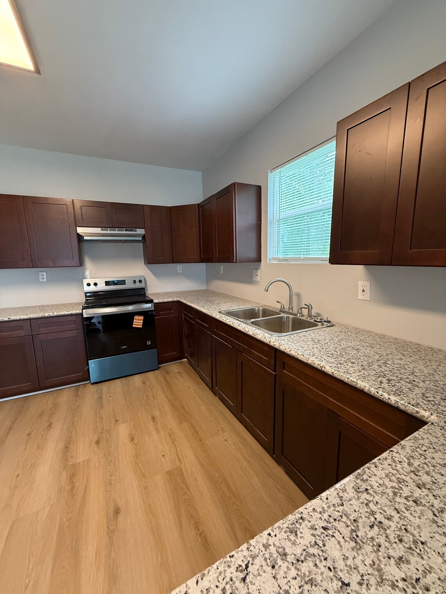 Building Photo - 334 Flicker St