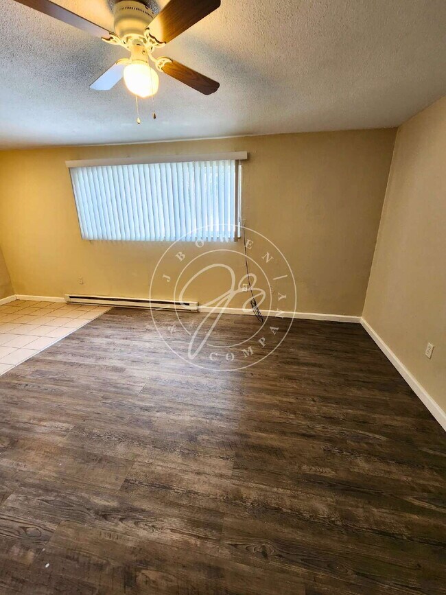 Building Photo - $0 deposit with qualifying application! Clean & Affordable 1-Bedroom – Move-In Ready – East Toledo