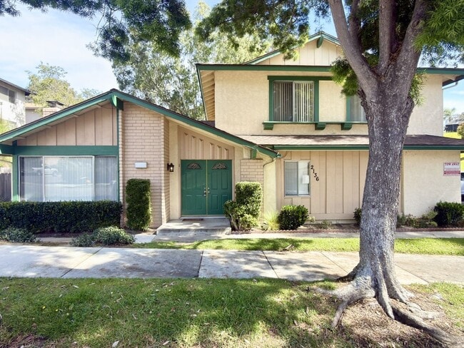 Building Photo - Spacious Townhome in Fire Mtn. w/ Attached Garage!