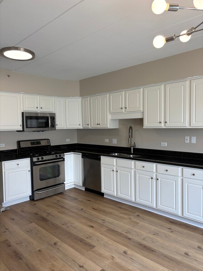 Building Photo - 14100 Sheffield Dr