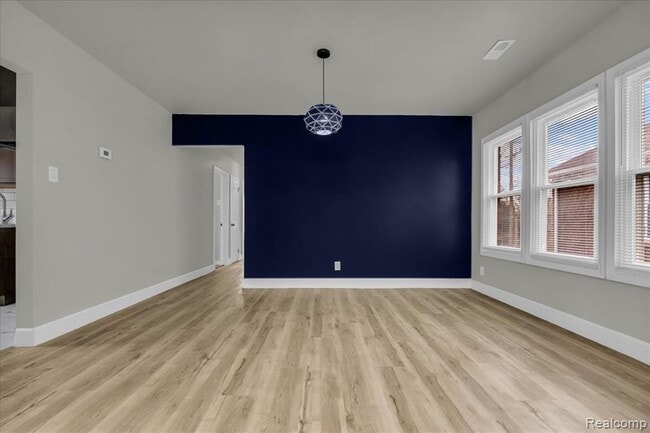 Building Photo - 14112 Mettetal St