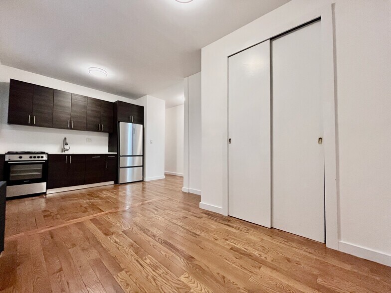 Building Photo - 611 W 137th St
