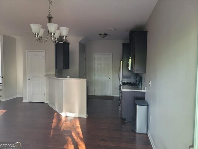 Building Photo - 573 Arrowhead Dr