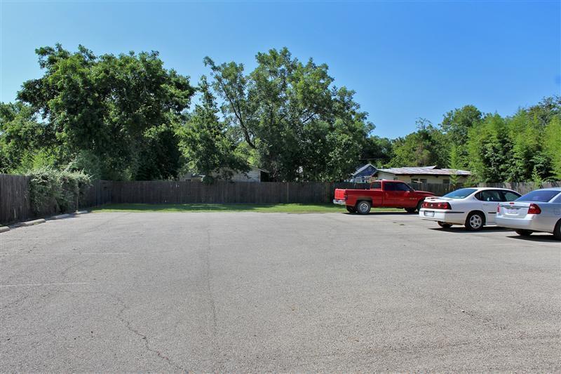 Building Photo - 940 W Tarleton St