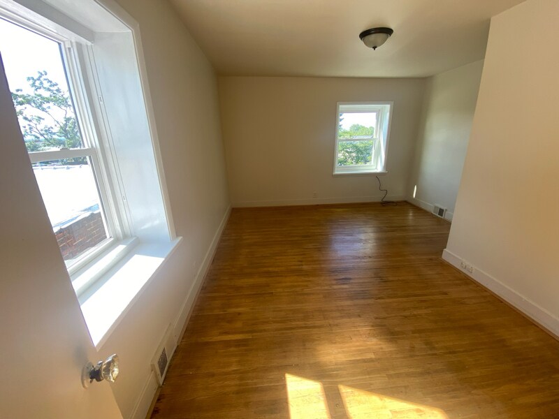 Building Photo - 505 Ridge Rd