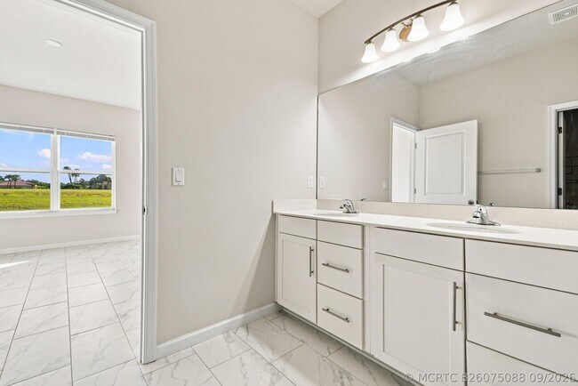 Building Photo - 10597 SW Vasari Way
