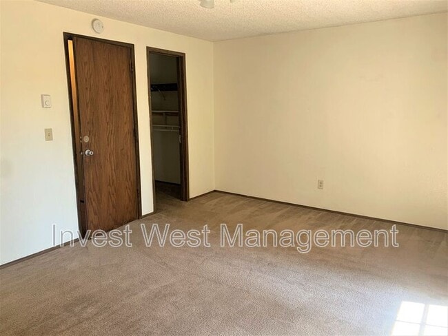 Building Photo - 14017 NE Keyes Ct