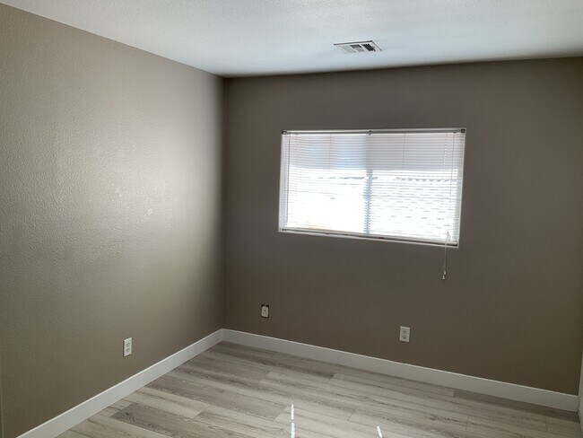 Building Photo - 5522 Jacobs Field St