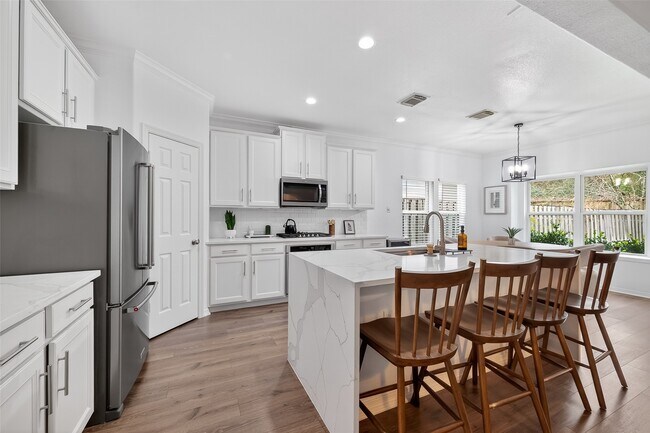 Building Photo - 66 S Longsford Cir