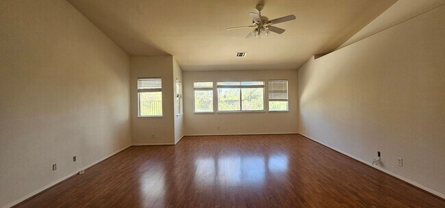 Building Photo - 7229 Ojai Dr