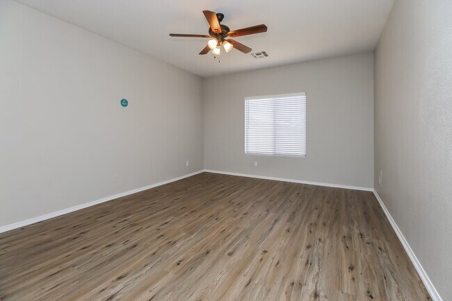 Building Photo - 751 E Horizon Heights Dr