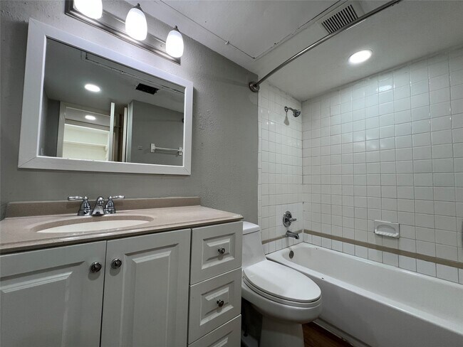 Building Photo - 10601 South Dr