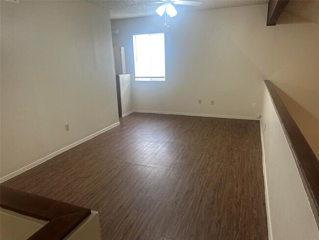 Building Photo - 6907 Woodhue Dr