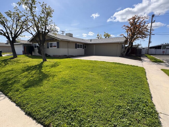 Building Photo - Newly remodeled house on a corner lot!!