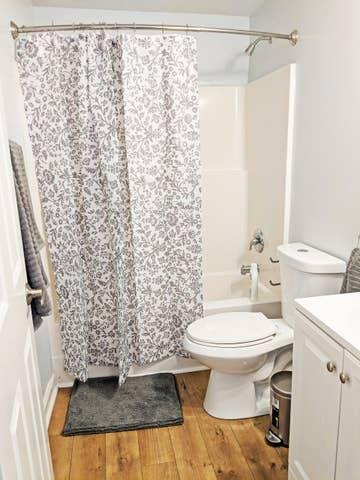 Building Photo - 413 Pine St NE