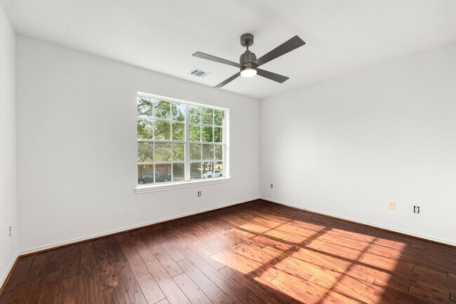 Building Photo - 3022 Glenthorpe Ln